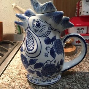 Adorable Rooster Teapot